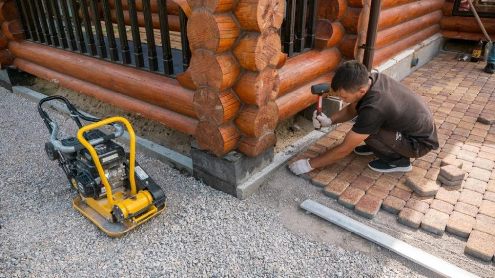 ukladka-trotuarnoy-plity (3).jpg