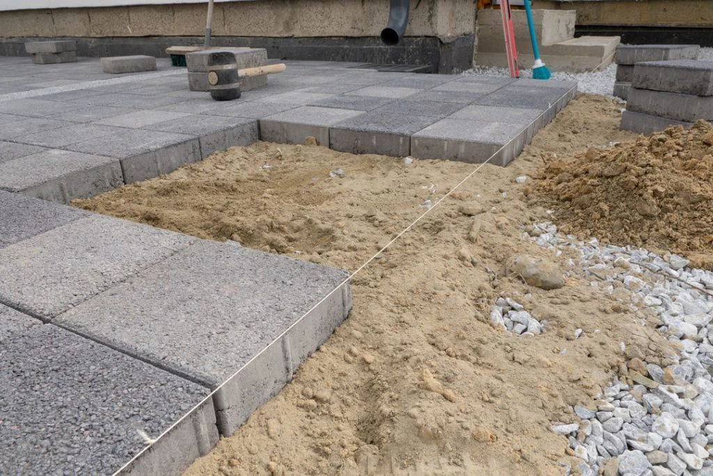 ukladka-trotuarnoy-plity (5).jpg