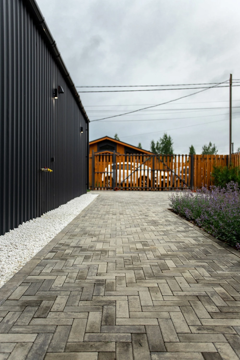 Ландшафтный дизайн участка 9 соток на Московском тракте