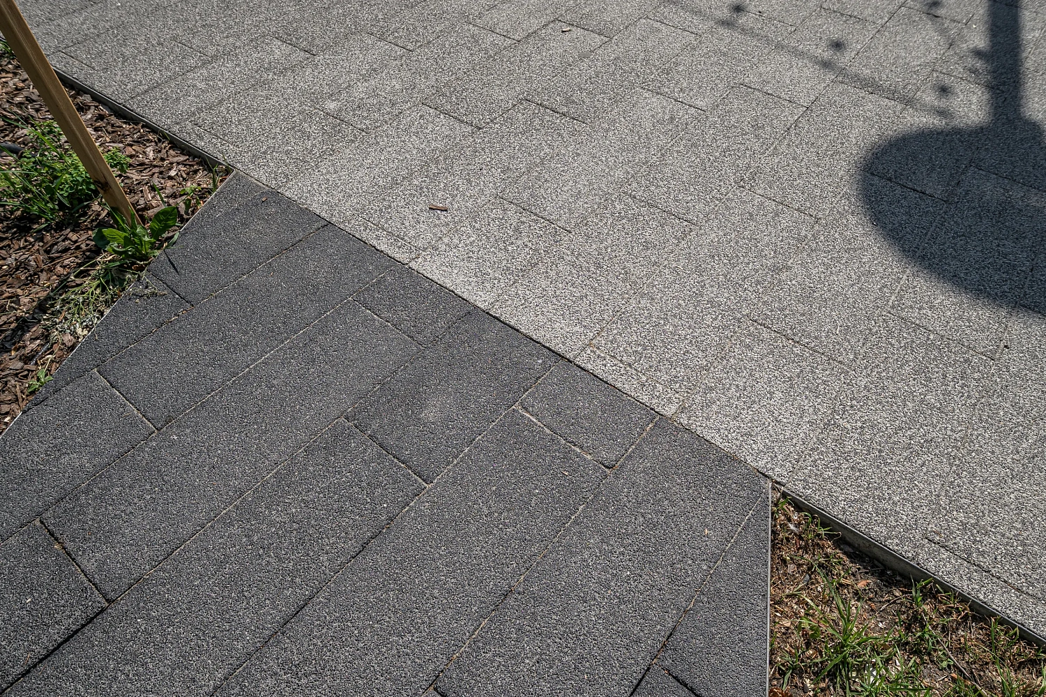 Сквер с историей географов открыли по улице Дзержинского в Тюмени