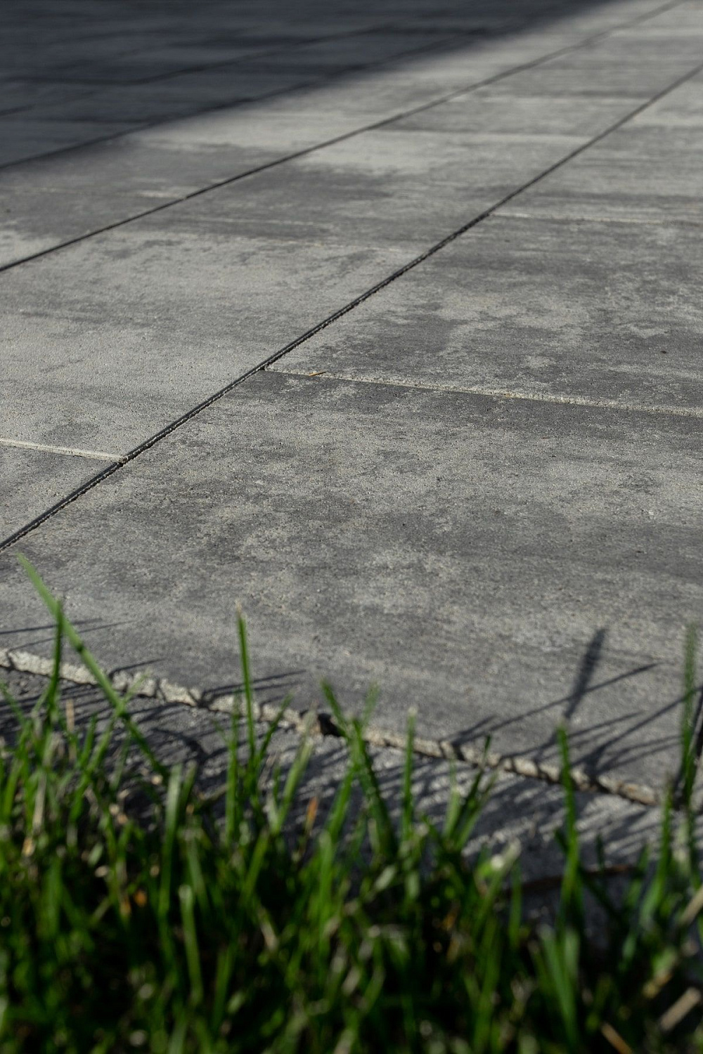 Ландшафтный дизайн в Тюмени с плиткой Ригель, Трио, 300х900 мм